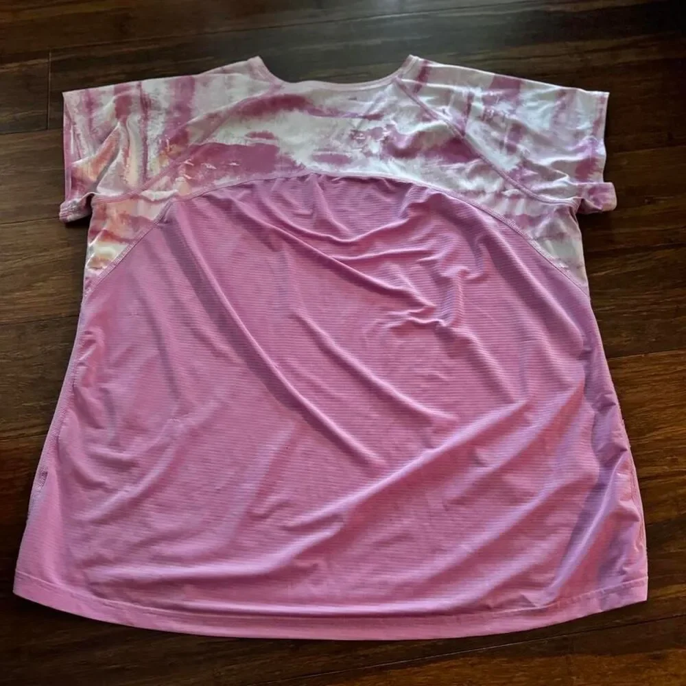 Nike Women's Pink and White T-shirt